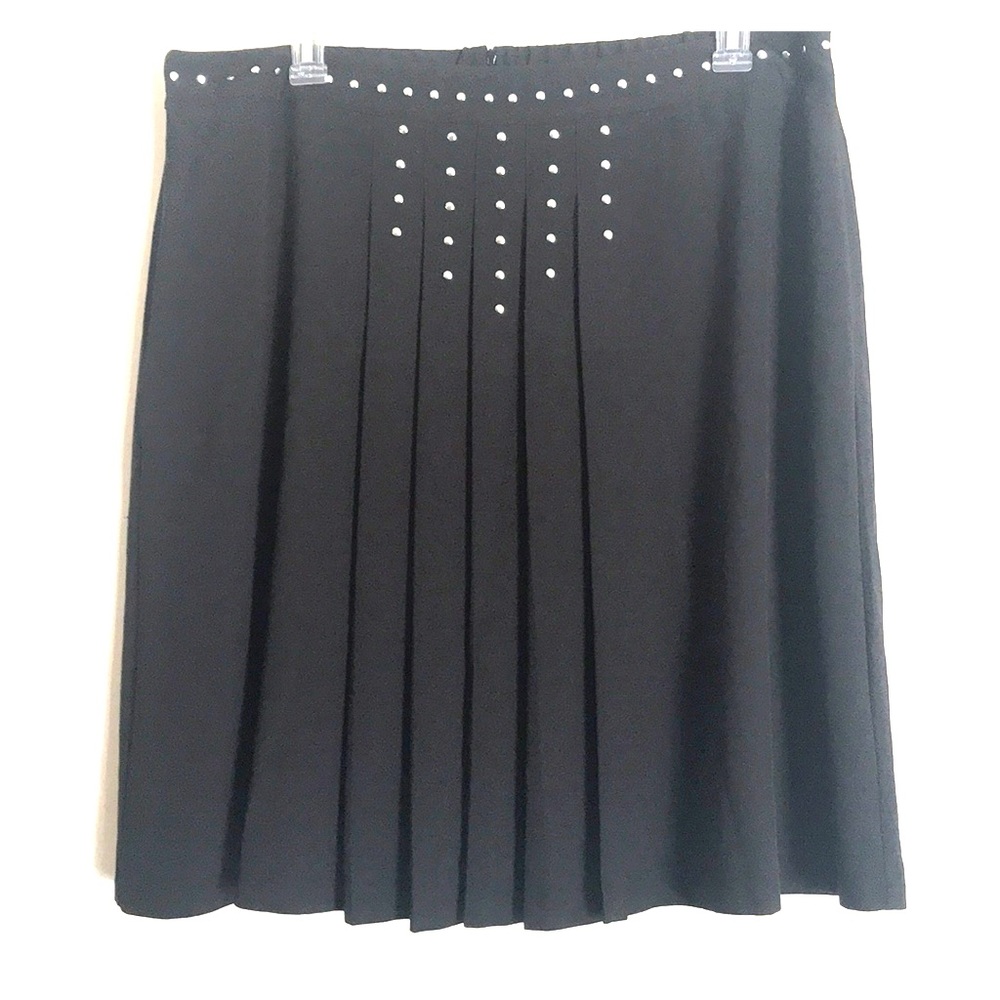 Black pleated skirt
